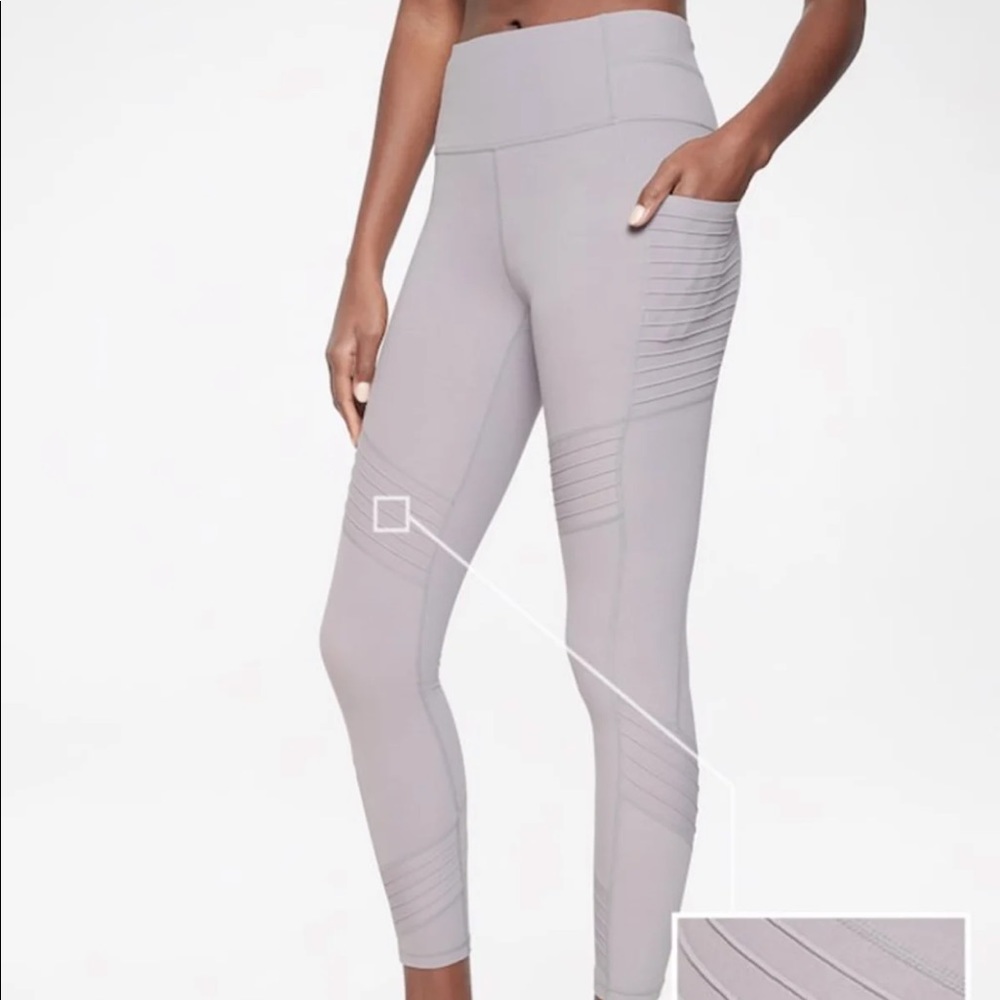 Athleta salutation stash pocket tight XS